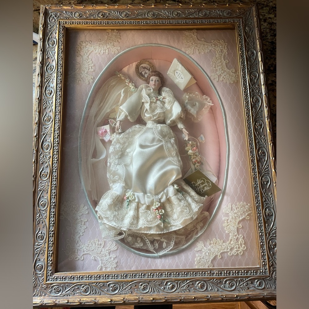 Vtg Franklin Mint Elaine Gibson Girls Remembrance Doll in Case with Accessories
